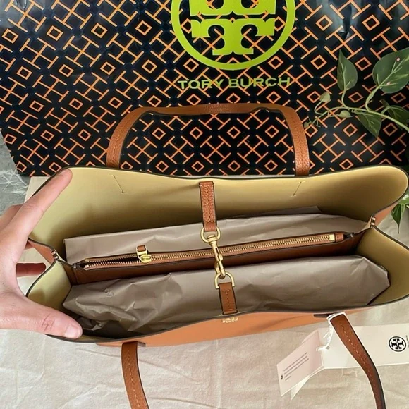 New✨ medium blake center zip tote - Picture 6 of 13